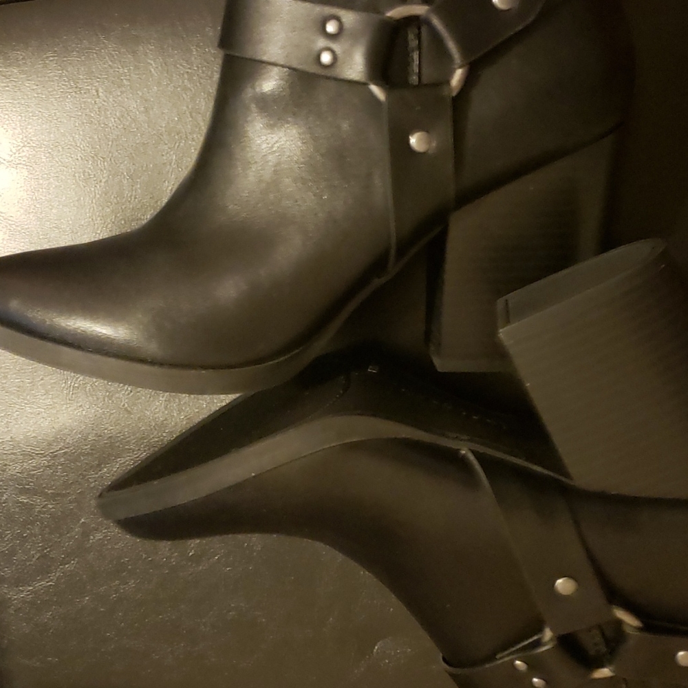 Boots - Picture 3 of 8
